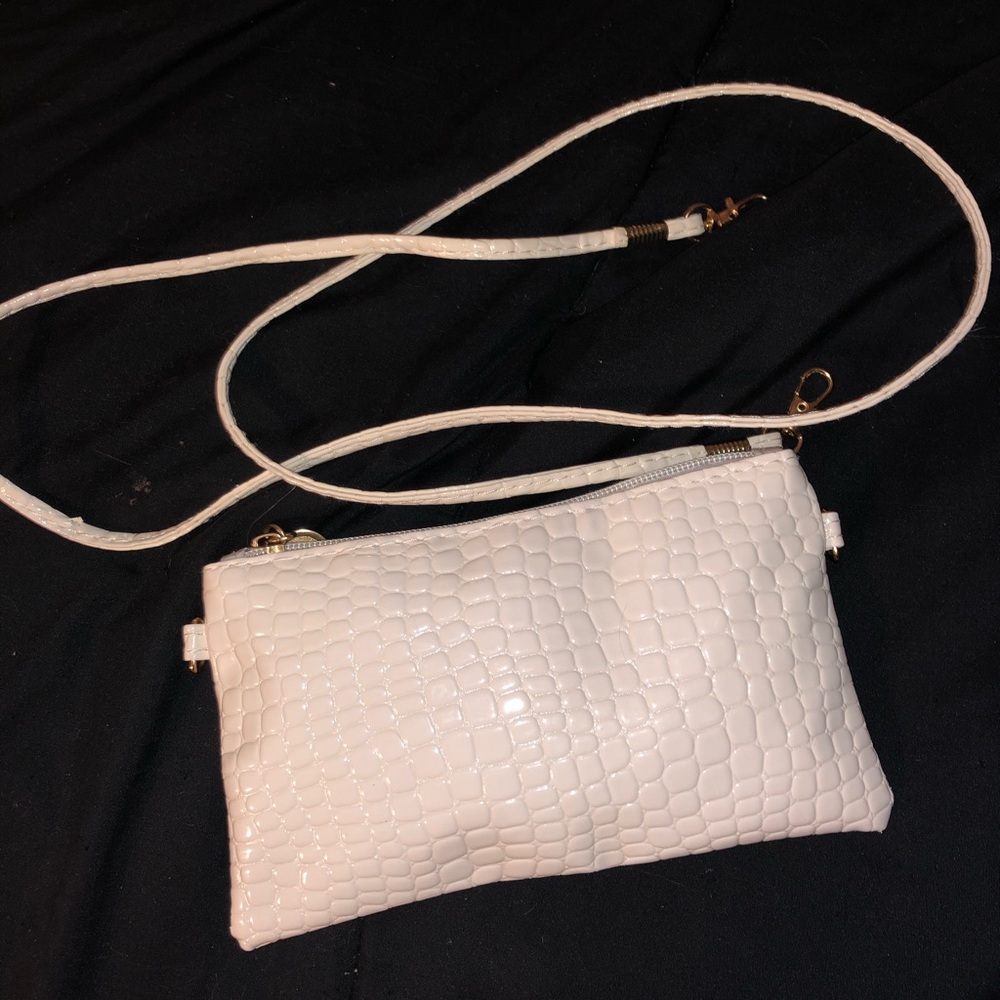 SALE! 🛑 NWOT Faux White Leather Bag/ Clutch